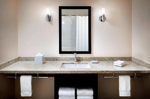 Four Points by Sheraton Mississauga - Meadowvale image 1